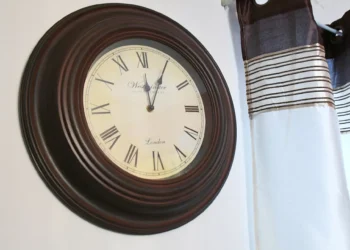 Termina horario de estío en zona fronteriza ¿se atrasa o se adelanta el reloj?