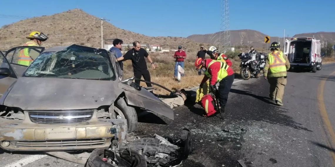 Cinco lesionados tras impacto de frente en Ramos Arizpe