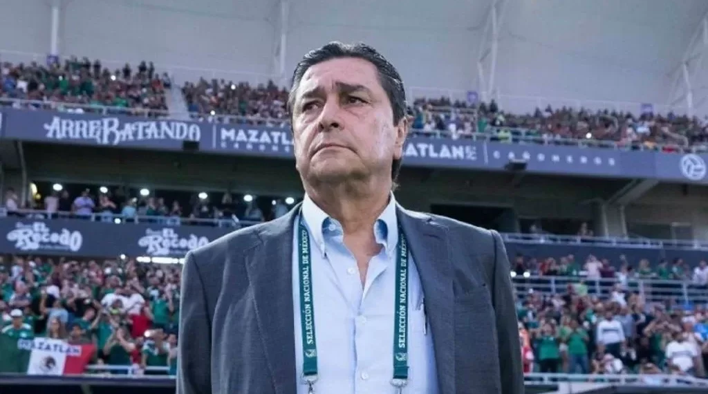 Luis Fernando Tena sigue en Guatemala; tras quedarse cerca del Mundial 2026