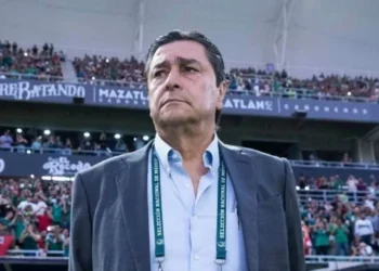 Luis Fernando Tena sigue en Guatemala; tras quedarse cerca del Mundial 2026