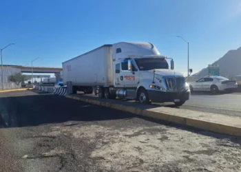 Frustra GN asalto a tractocamión y libera a conductor privado de su voluntad; hay dos detenidos