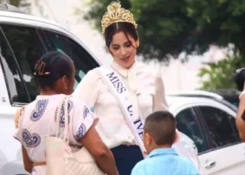 Fátima Bosch lleva esperanza y solidaridad a Tabasco