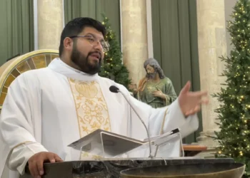 vela la iglesia católica a mantener la unidad familiar desde el templo de Santiago Apóstol en Monclova