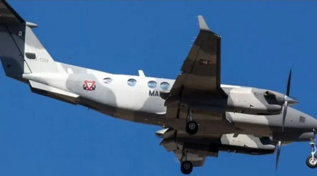 Cinco muertos: Se desploma avión de La Marina
