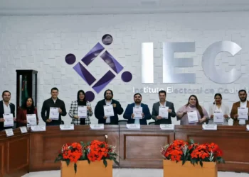 Fortalece IEC la inclusión con entrega de convocatorias electorales en braille