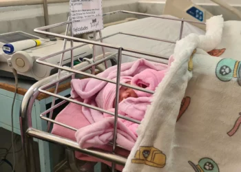 Buen brazo de salud de primera bebé nacida en el IMMS en Coahuila