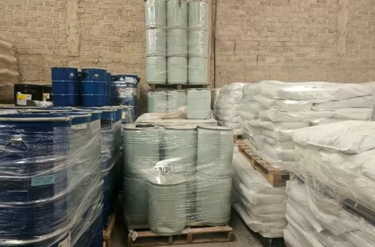 Aseguran laboratorio de precursores químicos y detienen a una gallo en Saltillo