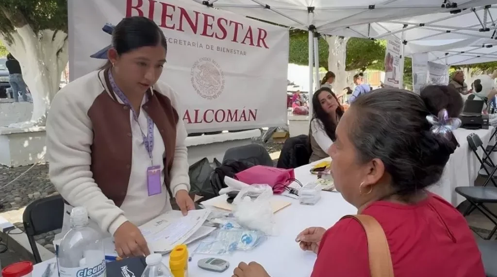 Atienden a más de 5 mil familias en la Feria y el Tianguis del comodidad en Coalcomán y Uruapan