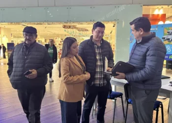 Cumpleaños con sorpresa: gana automóvil en sorteo de tienda comarcal en Monclova