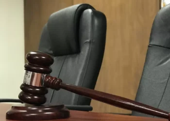 Ordena Juez aprehensión de maestro de kinder por abuso sensual a menor