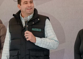 Reconoce Javier Díaz a bomberos que rescataron a dos mujeres de un fuego