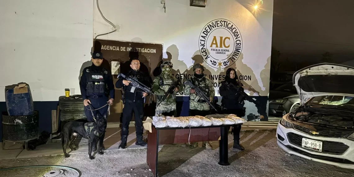 Detectan vehículo abandonado y aseguran 16 kilos de metanfetaminas en carretera federal al antorcha de Coahuila