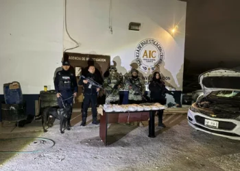 Detectan vehículo abandonado y aseguran 16 kilos de metanfetaminas en carretera federal al antorcha de Coahuila