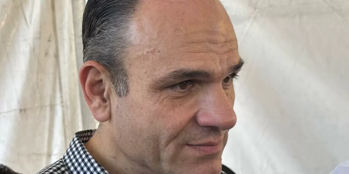 Propone Jericó prohibir cobros de estacionamiento a trabajadores en centros laborales