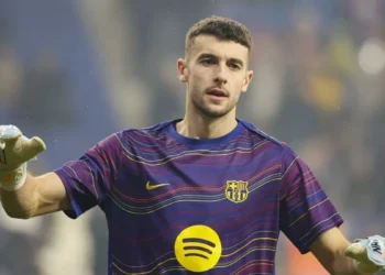 El Barça sale en Santander con Joan Garcia en la portería y con Bernal y Casadó en la medular