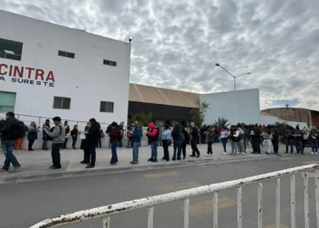 Llegan cientos de personas a primera Feria del Empleo en la Sureste