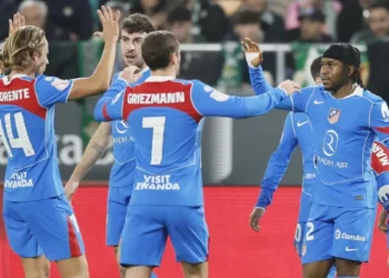 Lookman es el cañón de un Atlético que barandal el fútbol y avergüenza al Betis