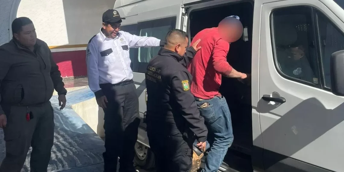 Detienen en Saltillo a hombre acusado de robo en Florida