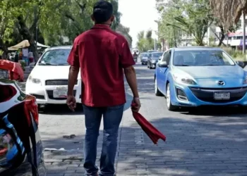 Extorsionan franeleros en la Miguel Hidalgo; piden hasta 50 pesos