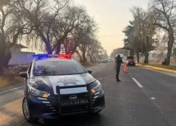 Muere al cruzar la Toluca-Tenango, cuerpo maltrecho sobre el asfalto