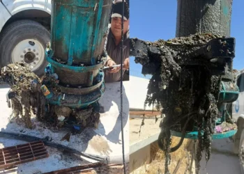 SAPAL retira residuos y basura de cárcamo Lucio Cabañas de memo