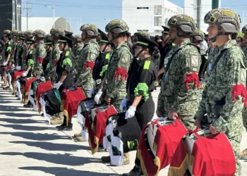 Reconoce UTRCC al Ejército y otorga becas a los militares